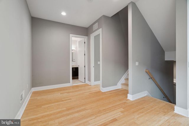 914 S DARIEN ST, Philadelphia, PA 19147