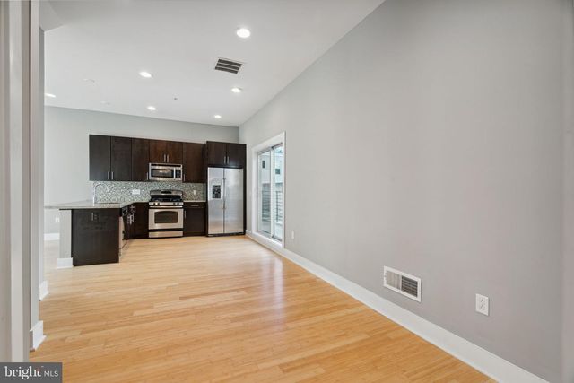 914 S DARIEN ST, Philadelphia, PA 19147