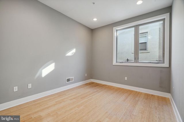 914 S DARIEN ST, Philadelphia, PA 19147