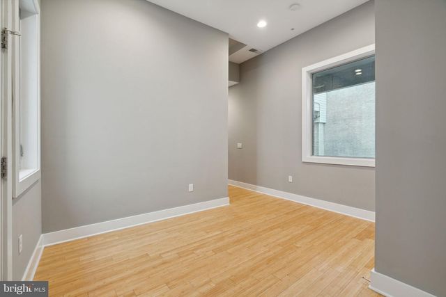 914 S DARIEN ST, Philadelphia, PA 19147