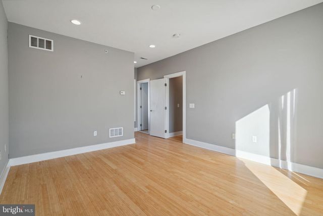 914 S DARIEN ST, Philadelphia, PA 19147