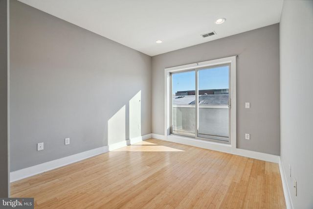 914 S DARIEN ST, Philadelphia, PA 19147