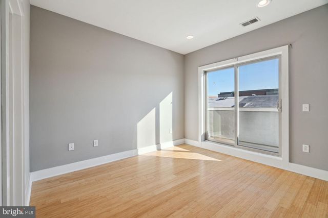 914 S DARIEN ST, Philadelphia, PA 19147