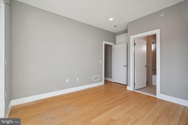 914 S DARIEN ST, Philadelphia, PA 19147