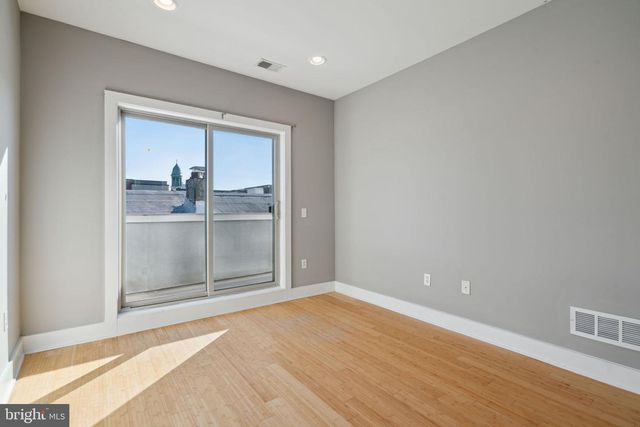 914 S DARIEN ST, Philadelphia, PA 19147