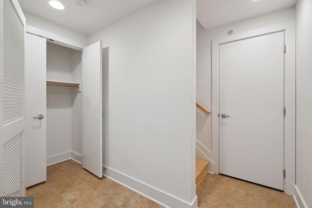 914 S DARIEN ST, Philadelphia, PA 19147