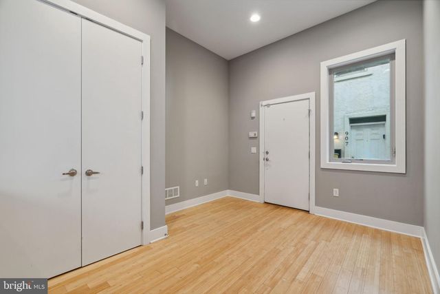 914 S DARIEN ST, Philadelphia, PA 19147