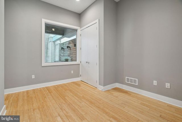 914 S DARIEN ST, Philadelphia, PA 19147