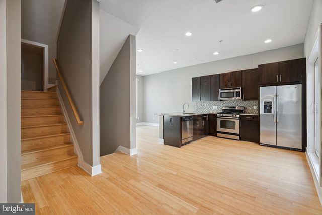 914 S DARIEN ST, Philadelphia, PA 19147