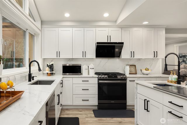 2516 Medina Circle, Medina, WA 98039