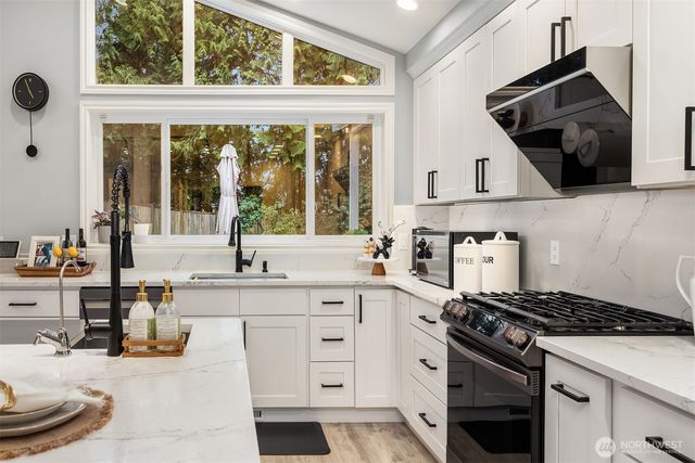 2516 Medina Circle, Medina, WA 98039