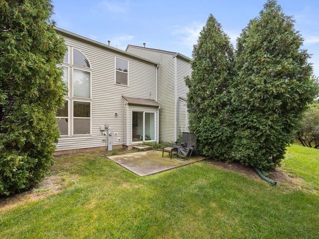 1062 Stamford Court, Aurora, IL 60502