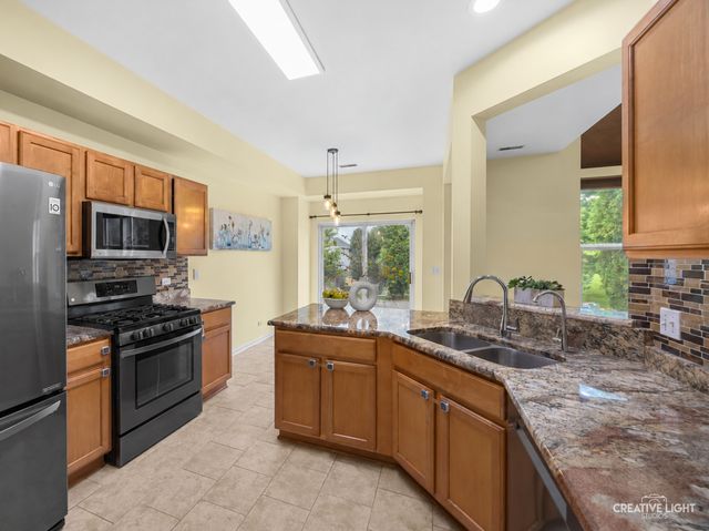 1062 Stamford Court, Aurora, IL 60502