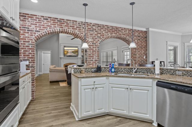 30 Pleasant Pond Loop, Hattiesburg, MS 39402