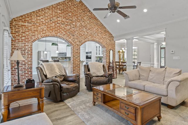 30 Pleasant Pond Loop, Hattiesburg, MS 39402
