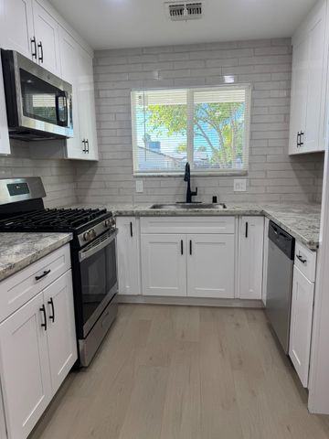 2471 Rhine Way, Elverta, CA 95626