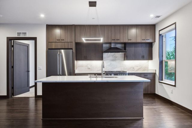 253 Lake Street E 212, Wayzata, MN 55391
