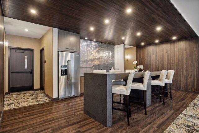 253 Lake Street E 212, Wayzata, MN 55391