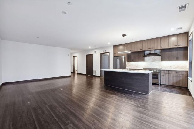 253 Lake Street E 212, Wayzata, MN 55391