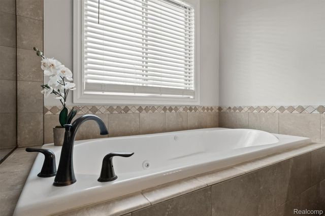 16348 Via Montella, Macomb Township, MI 48042