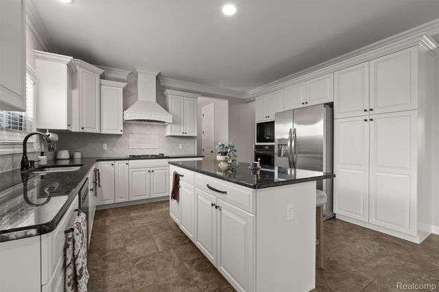 16348 Via Montella, Macomb Township, MI 48042