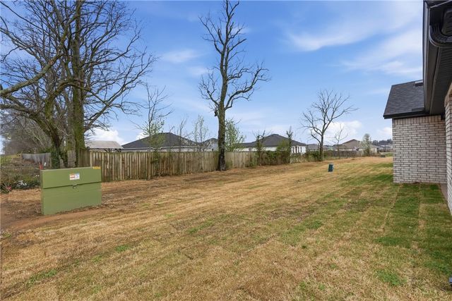 306 Cattleman Lane, Siloam Springs, AR 72761
