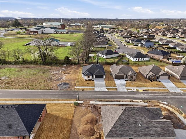 306 Cattleman Lane, Siloam Springs, AR 72761