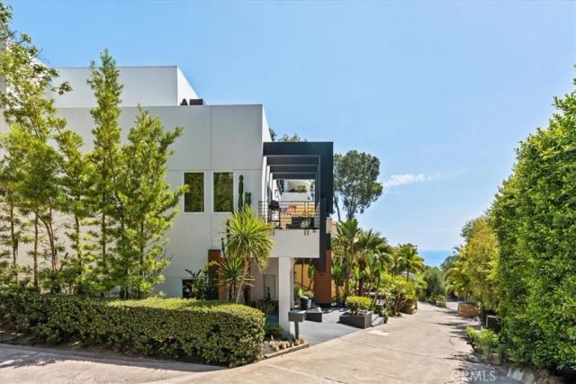 845 Summit Drive, Laguna Beach, CA 92651