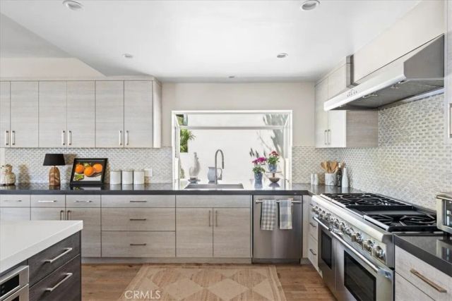 845 Summit Drive, Laguna Beach, CA 92651