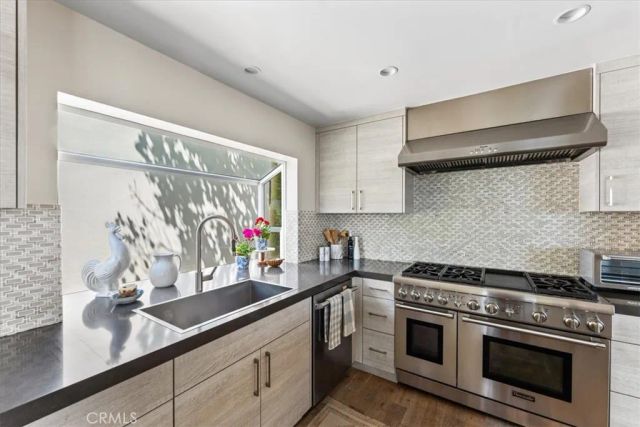 845 Summit Drive, Laguna Beach, CA 92651