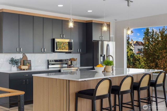 1701 41st Avenue SW, Seattle, WA 98116