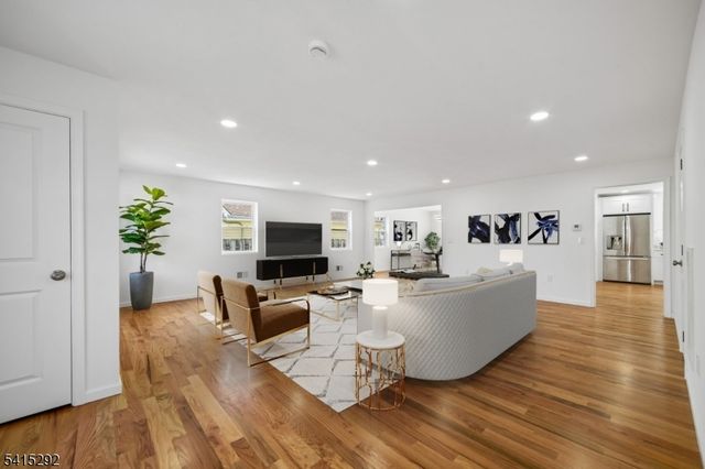 207 Lake Shore Dr, Parsippany-troy Hills Twp., NJ 07034