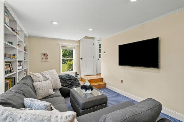 197 Hillside Ave, Arlington, MA 02476