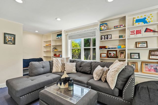 197 Hillside Ave, Arlington, MA 02476