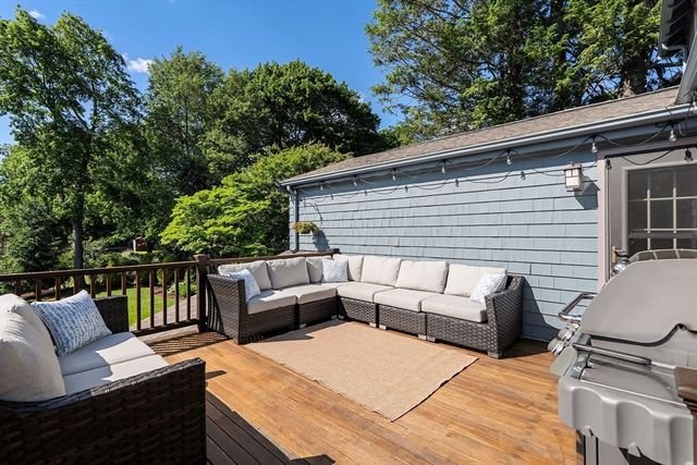 197 Hillside Ave, Arlington, MA 02476