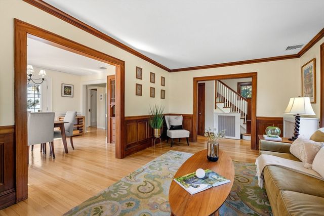 197 Hillside Ave, Arlington, MA 02476