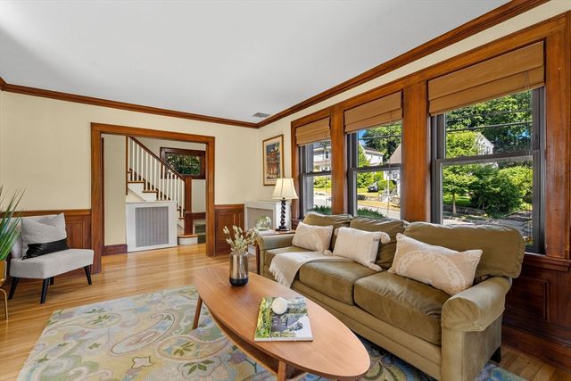 197 Hillside Ave, Arlington, MA 02476