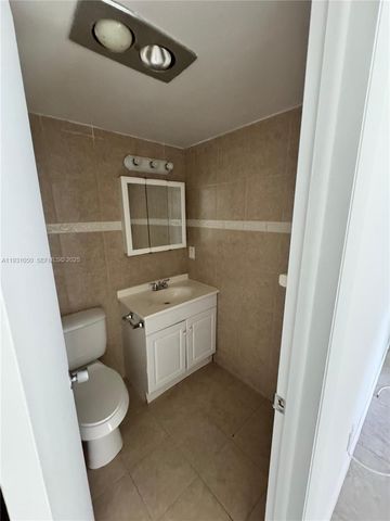 18 Hastings B 18, West Palm Beach, FL 33417