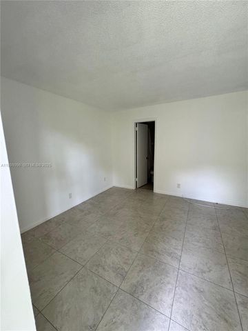 18 Hastings B 18, West Palm Beach, FL 33417