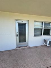 18 Hastings B 18, West Palm Beach, FL 33417