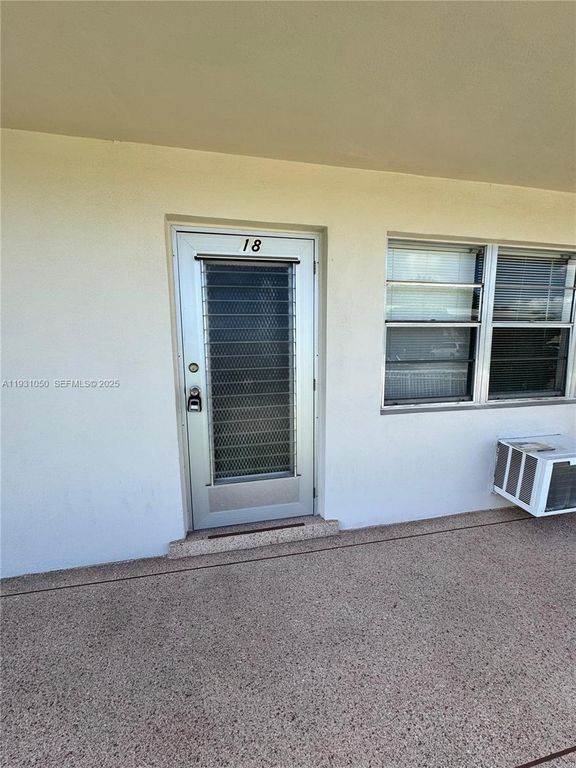 18 Hastings B 18, West Palm Beach, FL 33417