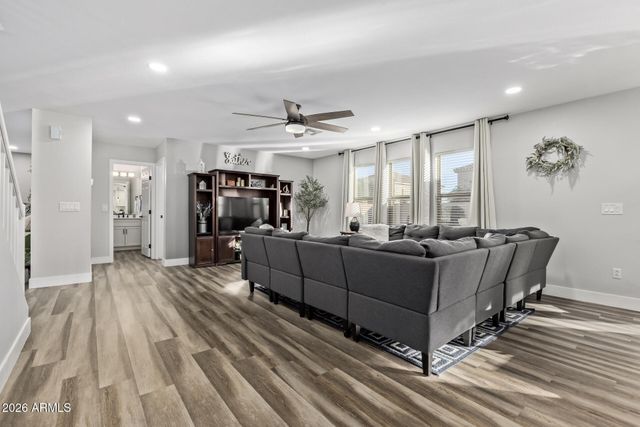 10617 W DALEY Lane, Peoria, AZ 85383