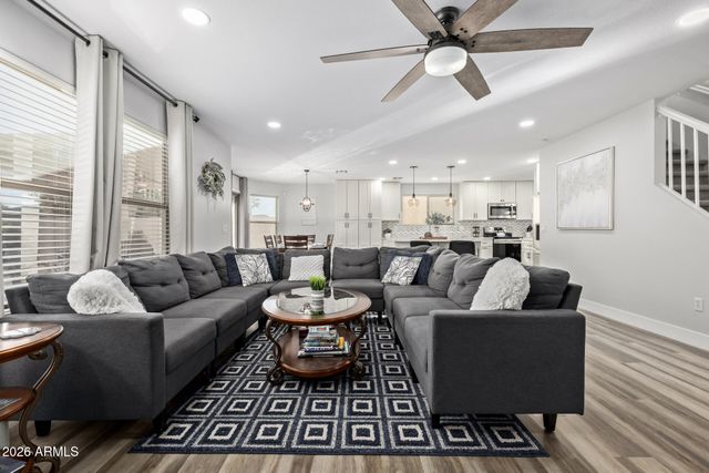 10617 W DALEY Lane, Peoria, AZ 85383