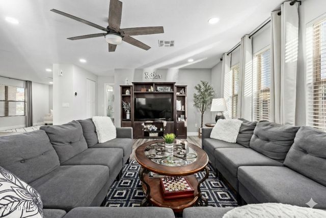 10617 W DALEY Lane, Peoria, AZ 85383