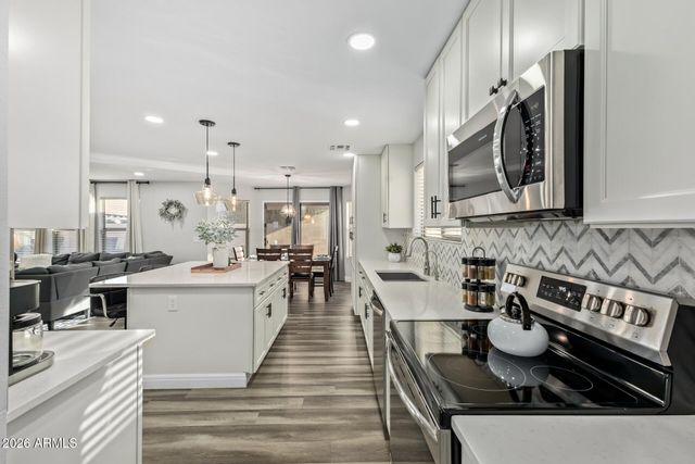 10617 W DALEY Lane, Peoria, AZ 85383