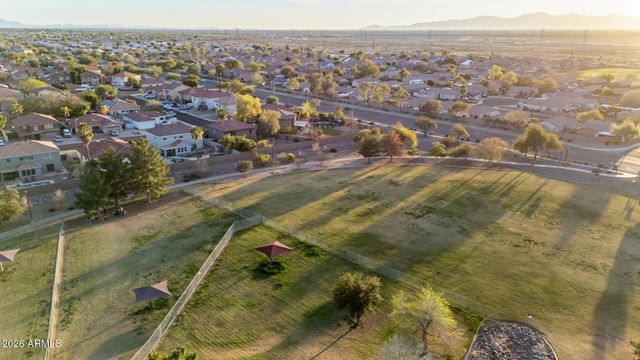 10617 W DALEY Lane, Peoria, AZ 85383