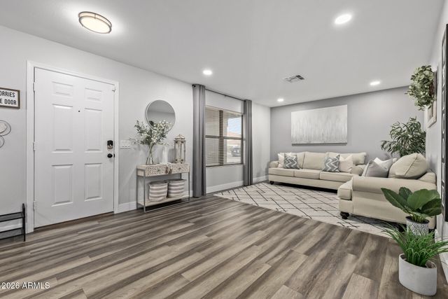 10617 W DALEY Lane, Peoria, AZ 85383