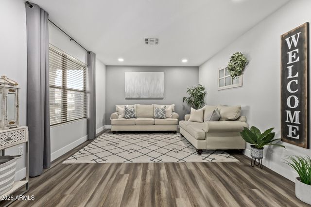 10617 W DALEY Lane, Peoria, AZ 85383