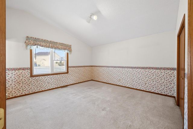 8446 Jergen Avenue S, Cottage Grove, MN 55016