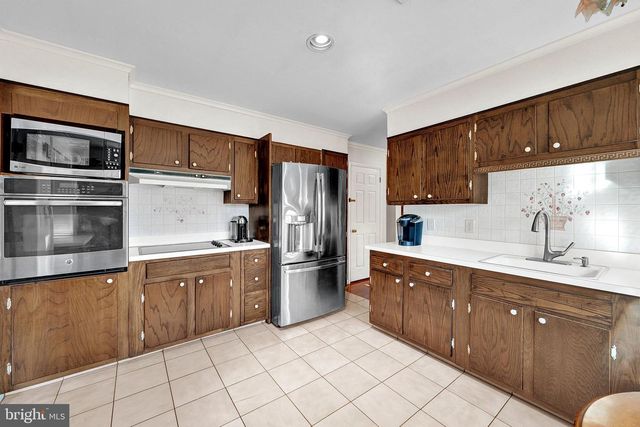 18 FORREST BLEND DR, Titusville, NJ 08560